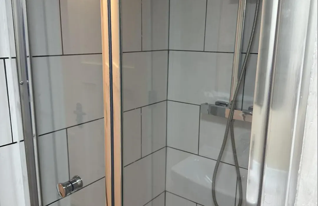 Newly Built Private Ensuite Room-1