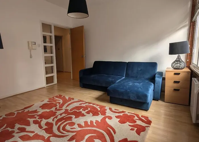 Spacious 2 Bed In City Centre